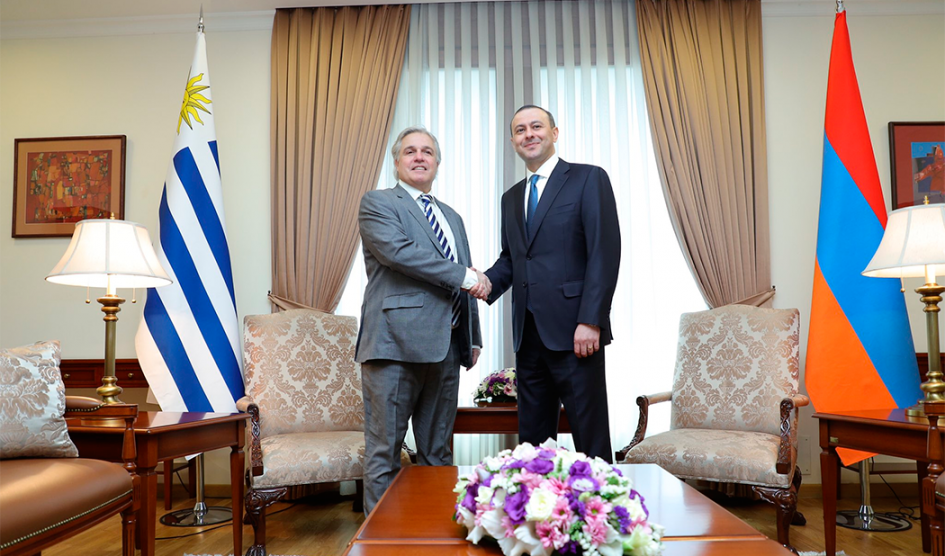 Canciller Francisco Bustillo junto a su par de Armenia Armén Grigorian Canciller Francisco Bustillo junto a su par de Armenia Armén Grigorian