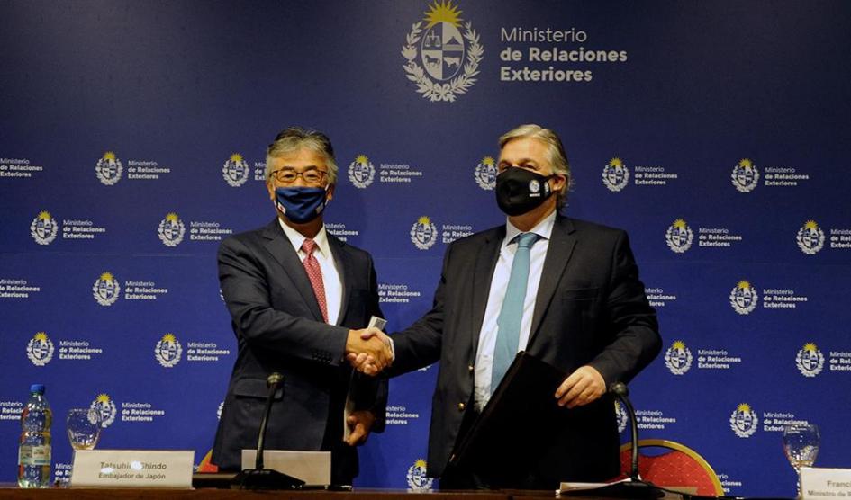 Ministro Francisco Bustillo y Tatsuhiro Shindo Ministro Francisco Bustillo y Tatsuhiro Shindo
