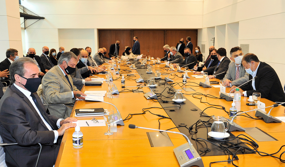 Presidente Luis Lacalle Pou reunido en Consejo de Ministros