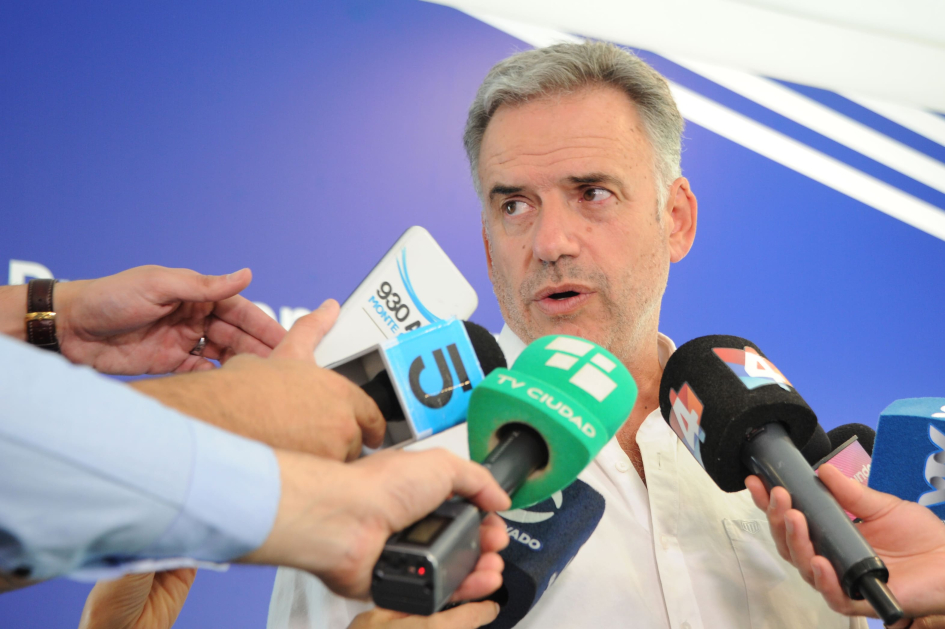 Presidente Orsi informa sobre envío de contingente de bomberos para combatir incendios en Chile