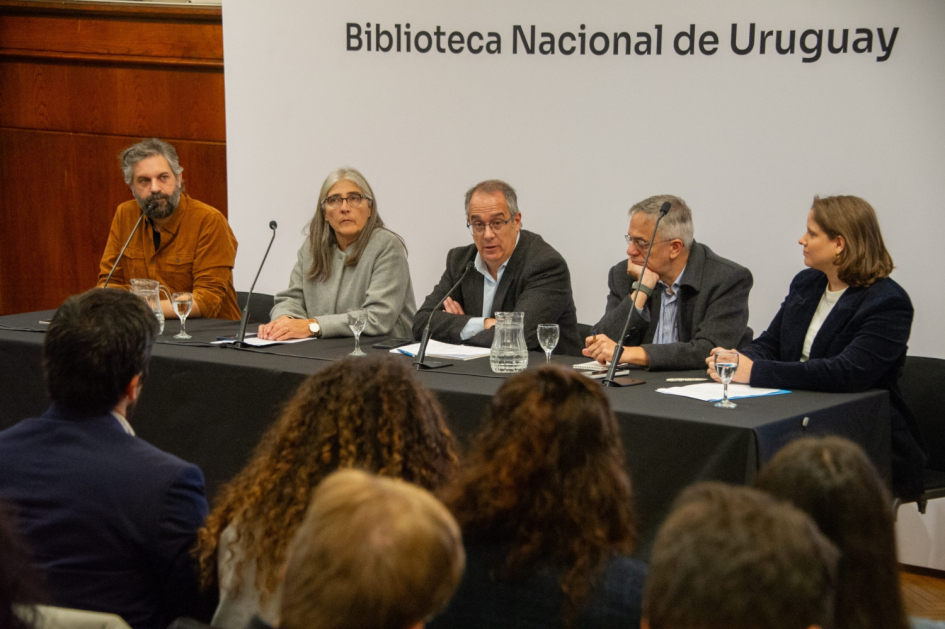 Autoridades en la presentación de plan para la Biblioteca Nacional