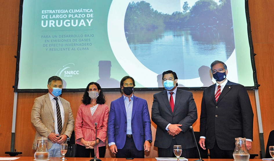 Presidente Luis Lacalle Pou con ministros de Ambiente, Economía e Industria y Energía 
