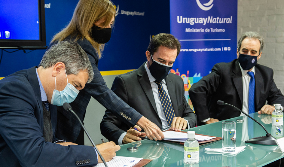 Ministerio de Turismo firma comodato con ANP Ministerio de Turismo firma comodato con la Administración Nacional de Puertos