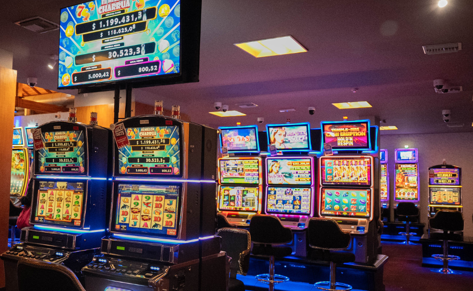 Casinos inauguró la nueva sala Parque Rodó en Montevideo Máquinas de la sala de esparcimiento Parque Rodó de la Dirección General de Casinos