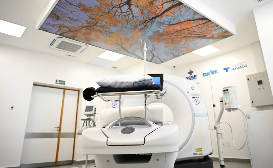 Nuevo tomógrafo en hospital de Paysandú permitirá mejorar diagnósticos, optimizar tiempos de atención y ampliar respuesta Tomógrafo en sala del hospital de Paysandú