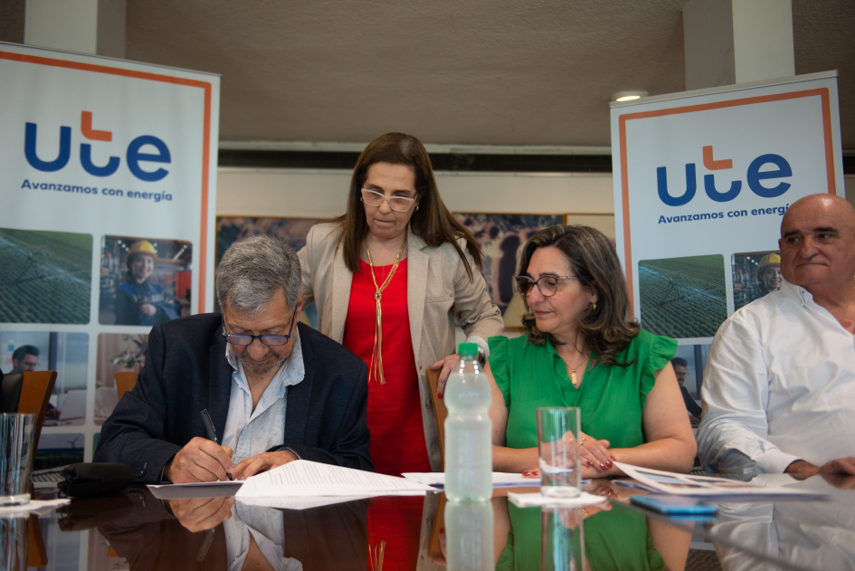 Autoridades firman convenio entre UTE y Dinali