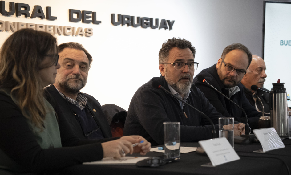 Oratoria de Matías Carámbula durante el seminario “Buenas prácticas empresariales en equidad de género”