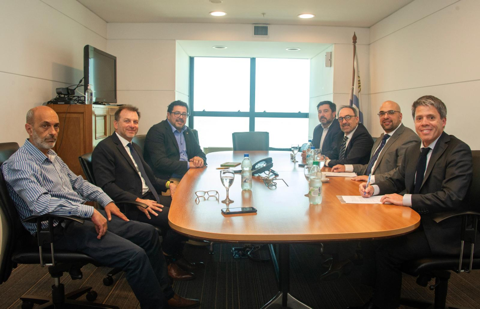 Alejandro Sánchez con representantes de HIF