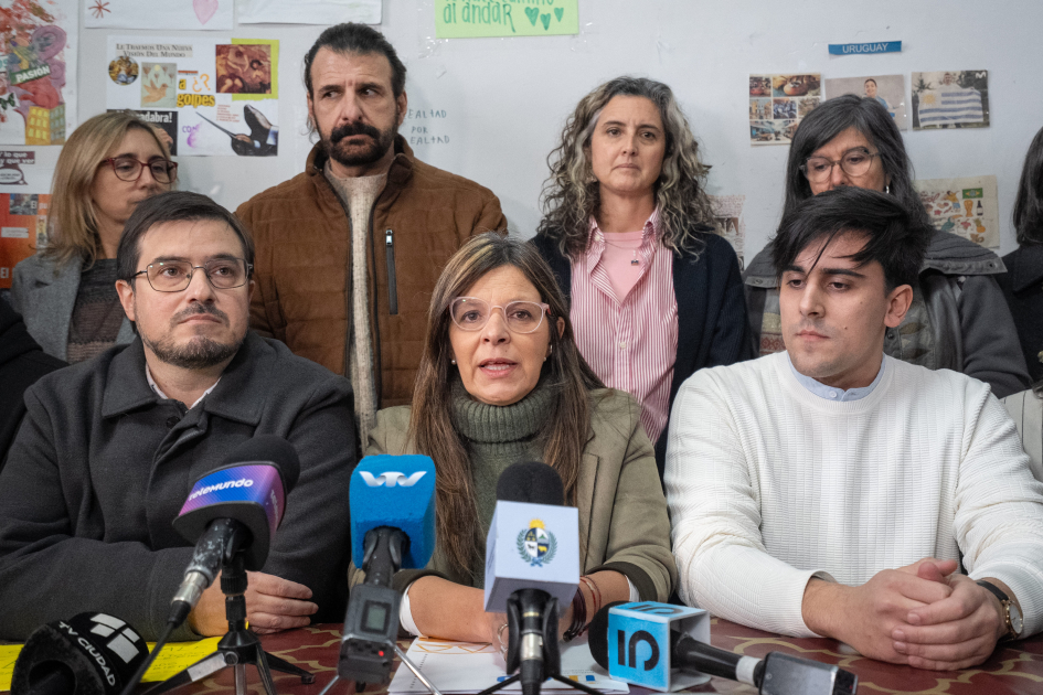 Claudia Romero y autoridades del Sistema de Protección Especial del INAU