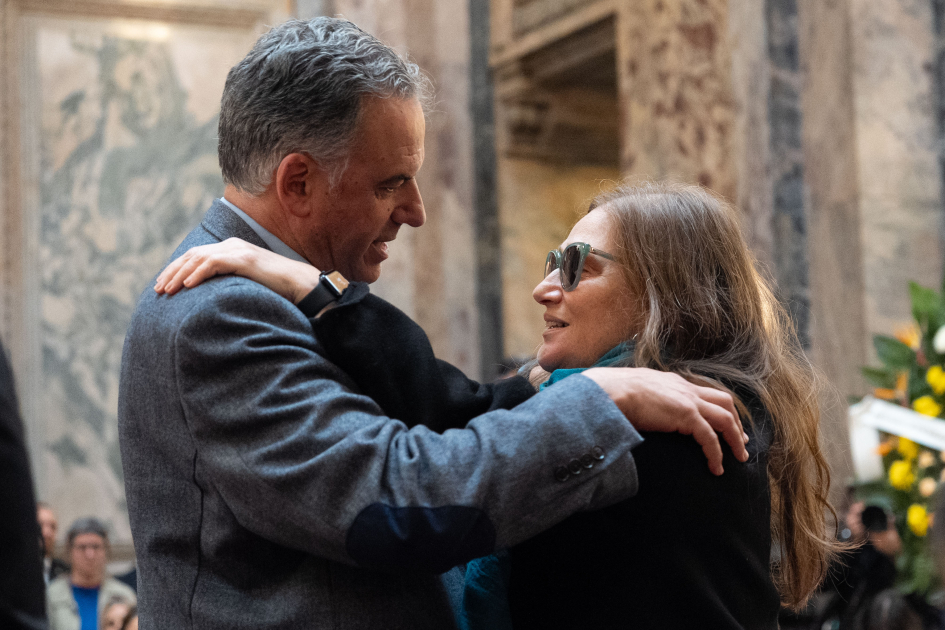 Orsi con compañera de Rada