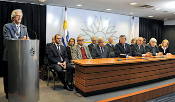 El presidente Tabaré Vázquez junto al Consejo de Ministros en pleno