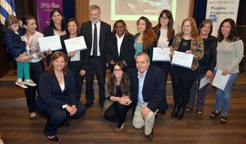 Las benefiaciarias del proyecto 8M 2014 reciben su apoyo Las benefiaciarias del proyecto 8M 2014 reciben su apoyo