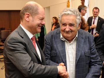 Presidente José Mujica y gobernador de Hamburgo, Olaf Scholz Presidente José Mujica y gobernador de Hamburgo, Olaf Scholz