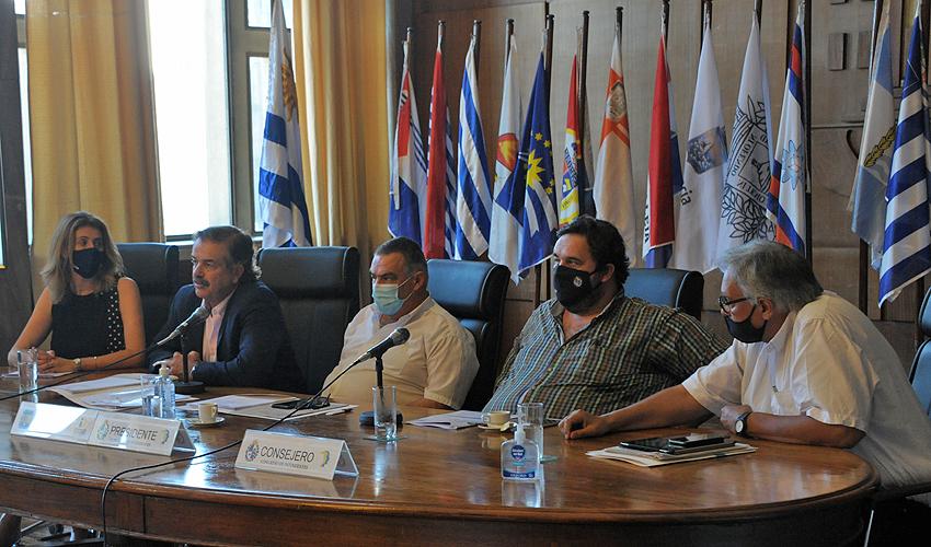 Ministro de MGAP, Carlos M. Uriarte en Congreso de Intendentes