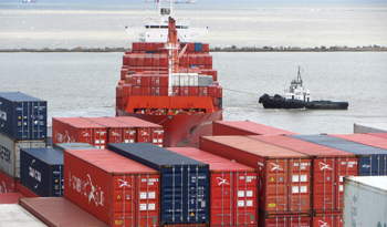 Contenedores en el Puerto de Montevideo Contenedores en el Puerto de Montevideo