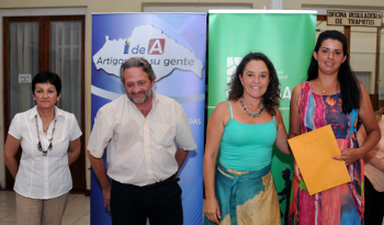 Beltrame y Ayala junto a vecinos Beltrame y Ayala junto a vecinos