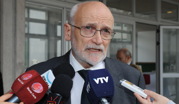 Vicepresidente de UTE, César Briozzo, en declaraciones a la prensa Vicepresidente de UTE, César Briozzo, en declaraciones a la prensa