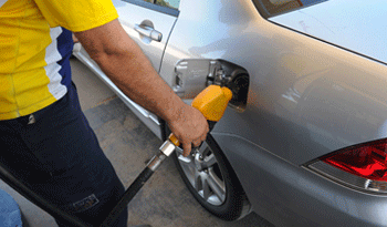 Carga de combustible en estación de servicio Carga de combustible en estación de servicio