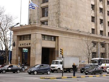 Fachada de ANCAP Fachada de ANCAP