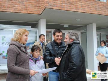 Ministro de Vivienda, Francisco Beltrame en inauguración del Complejo "Aníbal Sampayo"