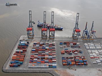 Plaza de contenedores en el Puerto de Montevideo Plaza de contenedores en el Puerto de Montevideo
