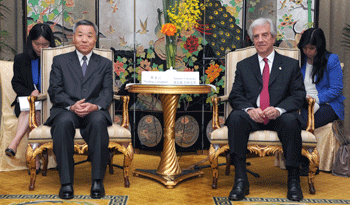 El vicegobernador de la provincia de Guangdong, Huang Longyun, recibió al Presidente Tabaré Vázquez El vicegobernador de la provincia de Guangdong, Huang Longyun, recibió al Presidente Tabaré Vázquez