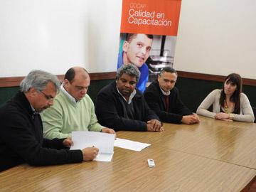 Firma de convenio entre SIRPA y COCAP para ofrecer cursos en oficios a jóvenes privados de libertad o con libertad condicionada Firma de convenio entre SIRPA y COCAP para ofrecer cursos en oficios a jóvenes privados de libertad o con libertad condicionada