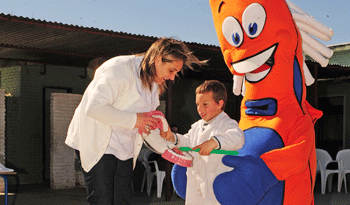 Personaje "Pillo Cepillo"; animador del Programa de Salud Bucal