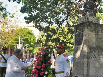 Presidente Mujica rindió homenaje al prócer José Artigas en La Habana Presidente Mujica rindió homenaje al prócer José Artigas en La Habana