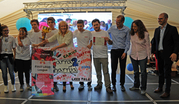 Carolina Cosse y Juan Andrés Roballo en cierre de las Olimpíada de Robótica Carolina Cosse y Juan Andrés Roballo en cierre de las Olimpíada de Robótica