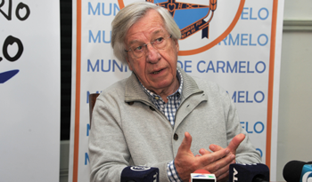 Ministro Danilo Astori en conferencia de prensa en Carmelo Ministro Danilo Astori en conferencia de prensa en Carmelo