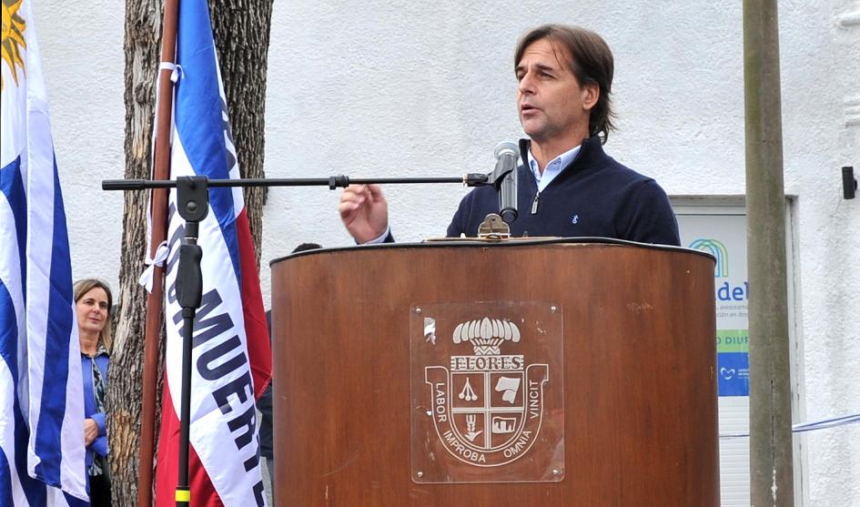 Presidente Luis Lacalle Pou durante la oratoria en inauguración de nueva modalidad del centro Ciudadela de Flores