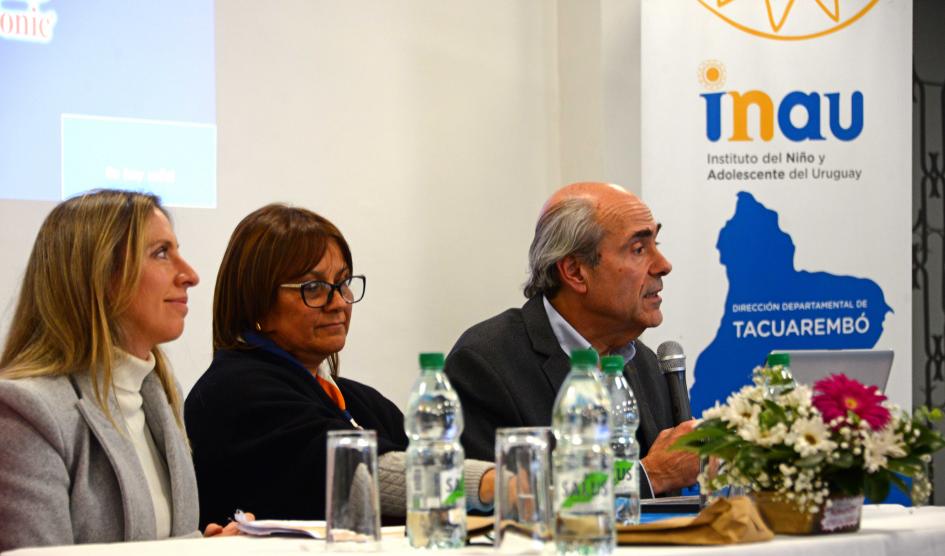 Abdala y autoridades de INAU