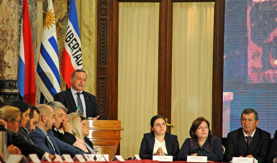 Álvaro Delgado y autoridades