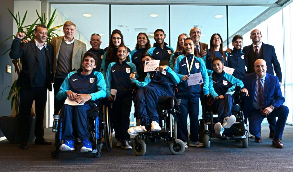 Foto grupal de los deportistas uruguayos con las autoridades del Ejecutivo Foto grupal de los deportistas uruguayos con las autoridades del Ejecutivo