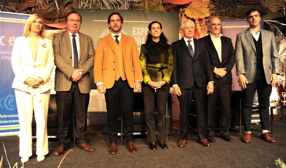 Lacalle Pou y autoridades