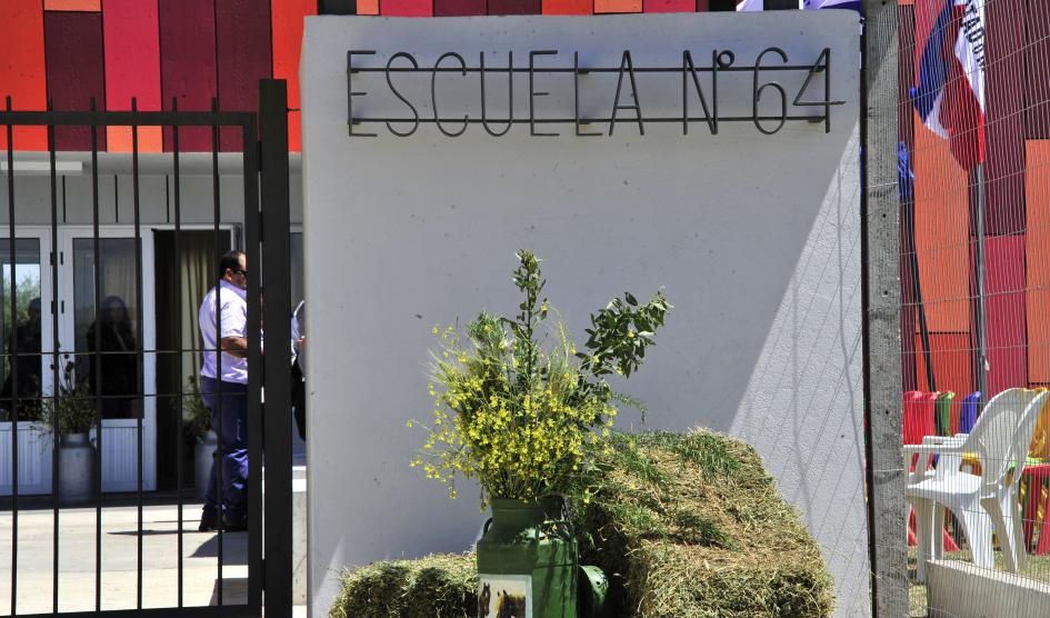 Escuela 64