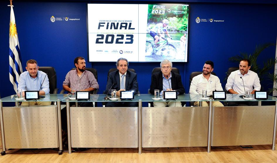 Autoridades del Ministerio de Turismo y de Rivera