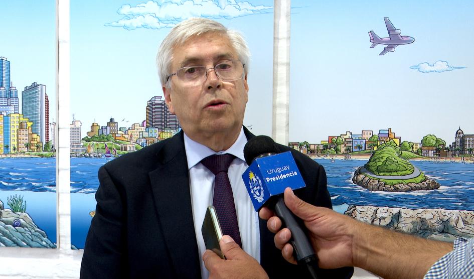 Ministro de Turismo, Tabaré Viera, en nota con Comunicación Presidencial Ministro de Turismo, Tabaré Viera, en nota con Comunicación Presidencial