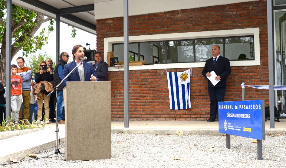 Lacalle Pou inauguró terminal de pasajeros en Nueva Palmira