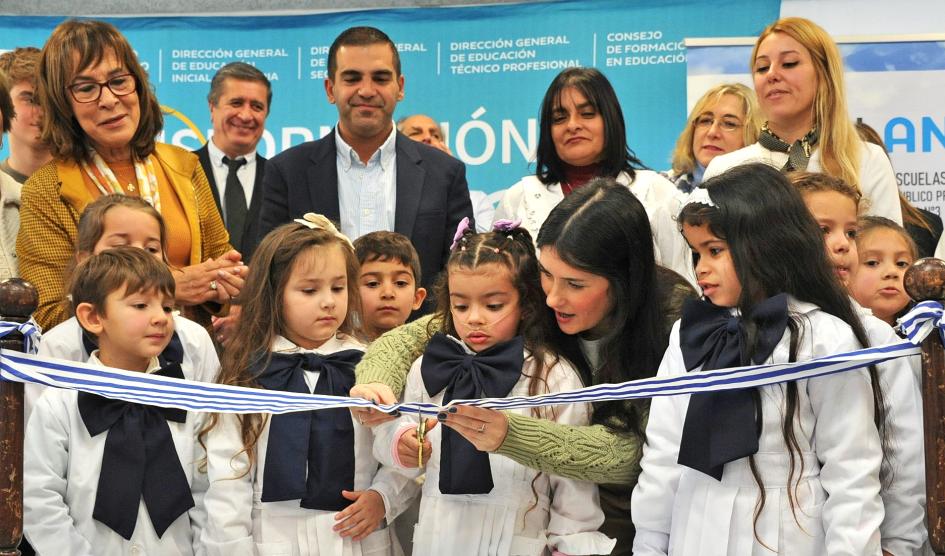 Inauguración en jardín de infantes n.°128 de Melo