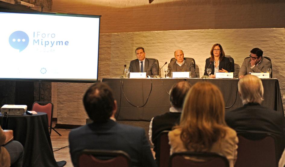 Ministra Facio en Foro Mipymes