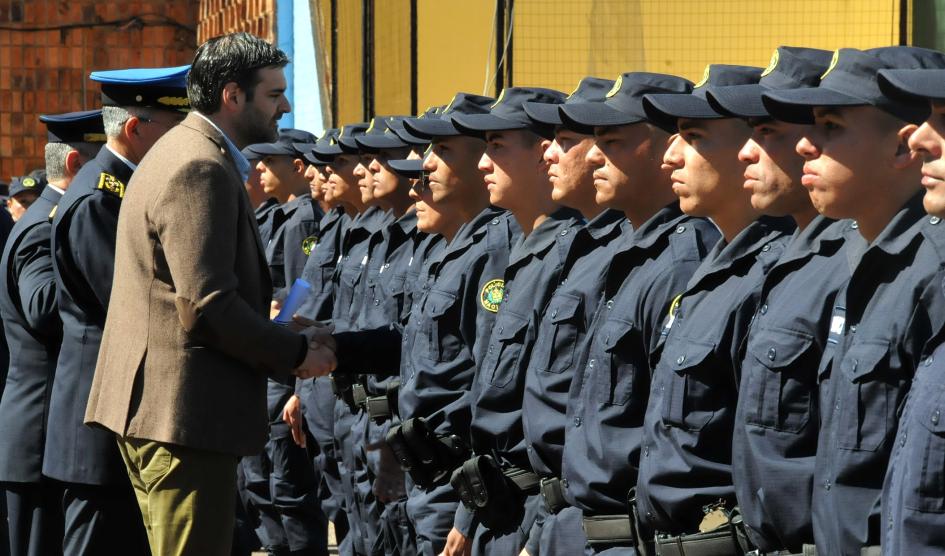 Ministro del Interior, Nicolás Martinelli, pasa revista a policías de Salto Ministro del Interior, Nicolás Martinelli, pasa revista a policías de Salto