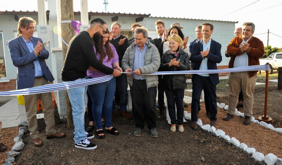 Corte de cinta para dejar inauguradas las viviendas Corte de cinta para dejar inauguradas las viviendas