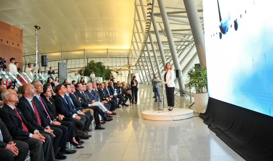 Lacalle Pou en Aeropuerto de Carrasco