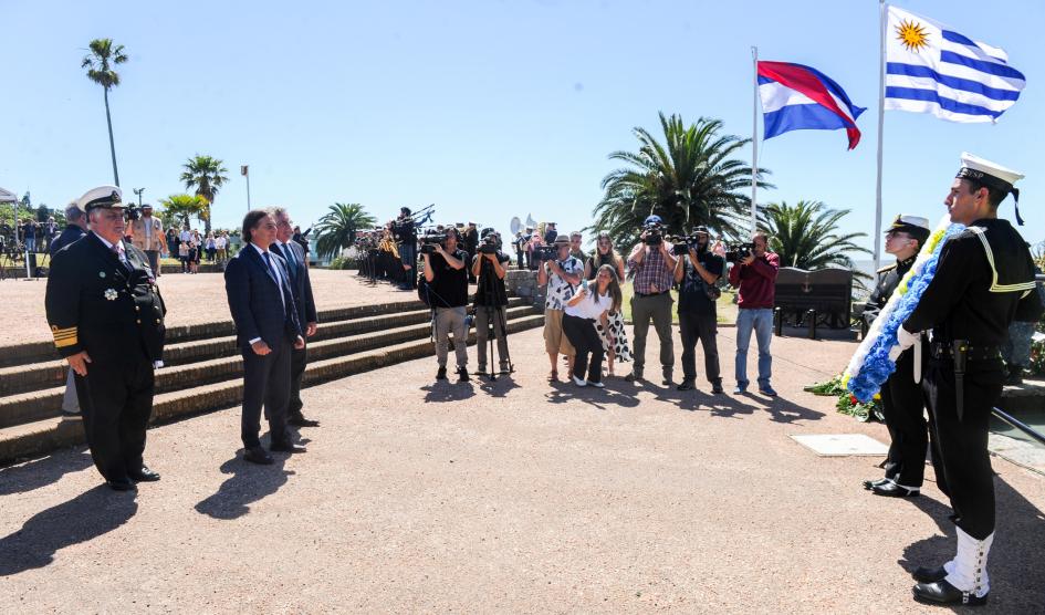 Lacalle Pou presidió conmemoración del 207.° aniversario de la Armada Nacional