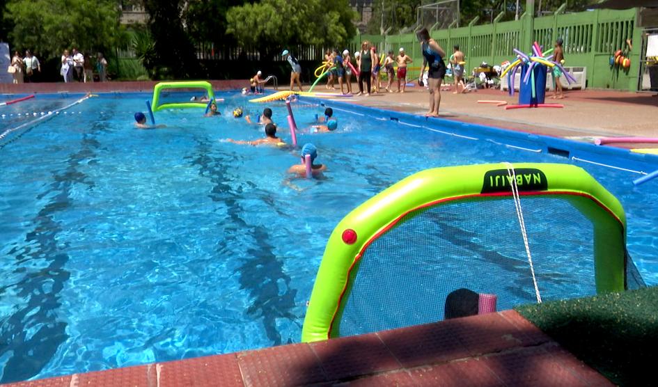 Piscina con niños 