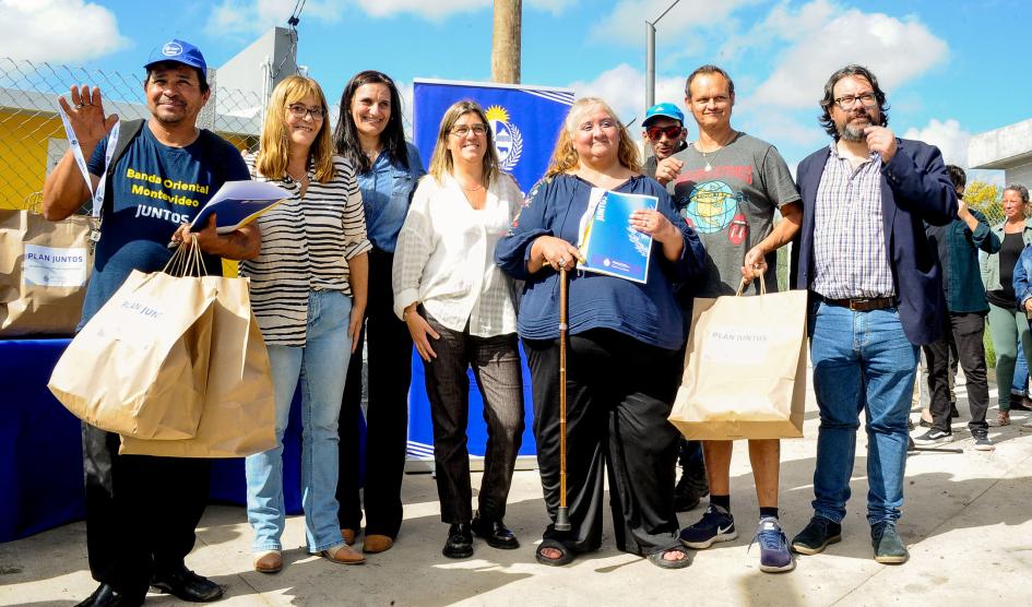 Entrega de viviendas del plan Juntos