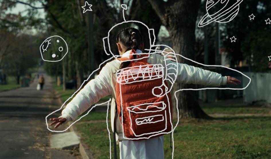 Campaña de bien público: Cada paso es un sueño que camina Niña escolar de espaldas con mochila