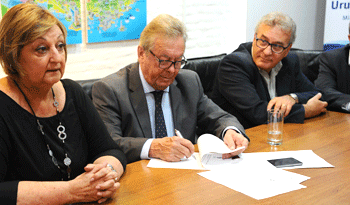 Acto de firma del traspaso del centro de Turismo Acto de firma del traspaso del centro de Turismo